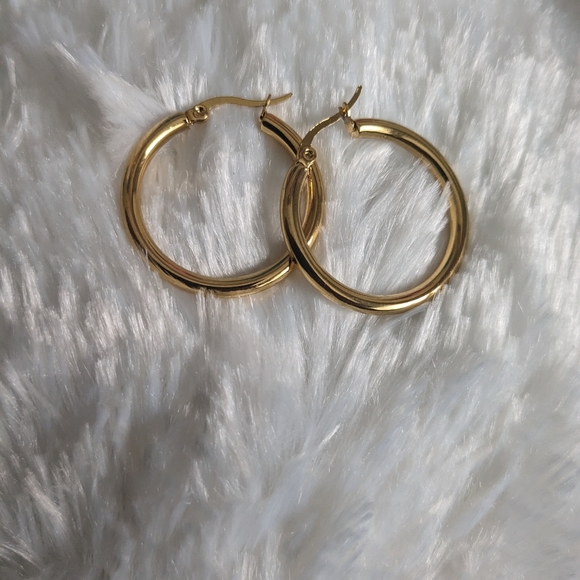 NEW Women’s Gold Plated Round Pierced Hoop Earrings 18K / jewelry - Picture 5 of 8